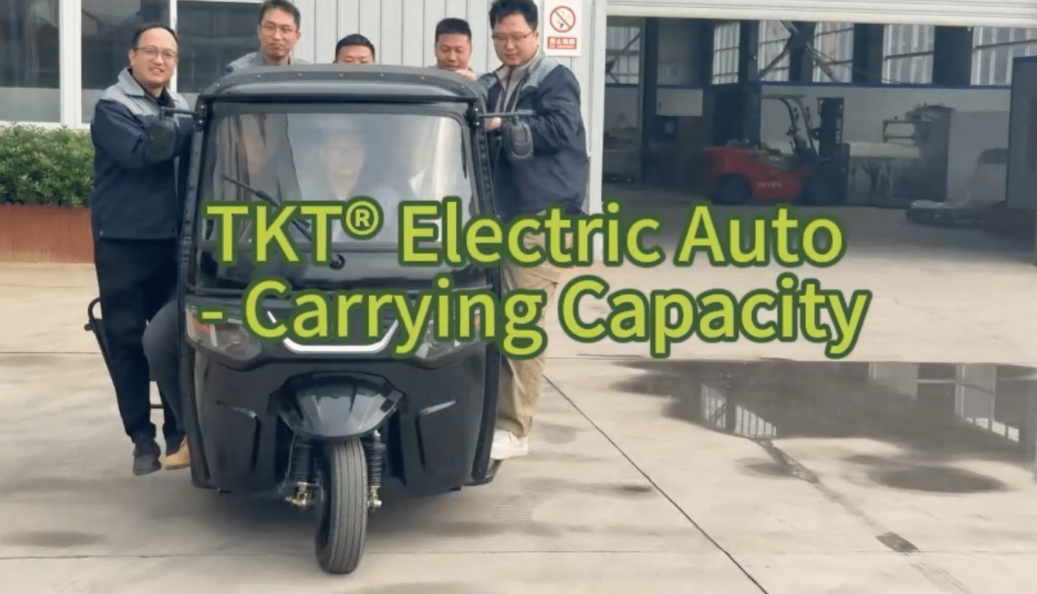 Three wheeled vehicle load performance display