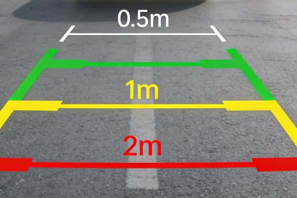 Large screen + reversing camera for convenient operation.